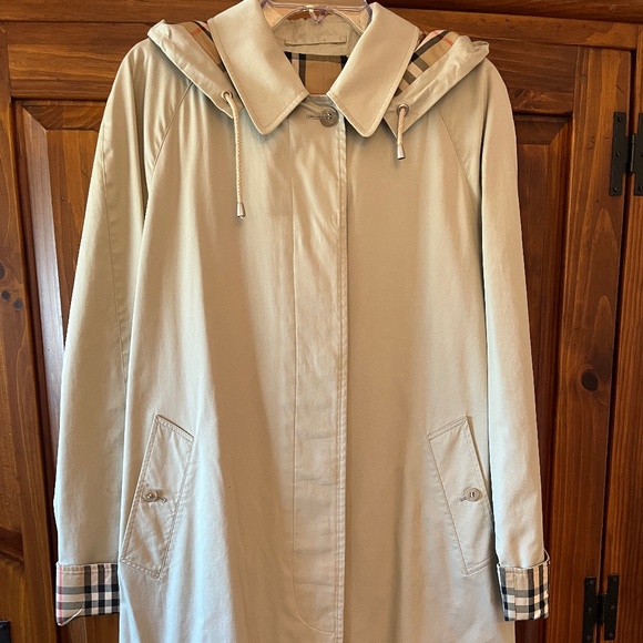 BURBERRY Vintage Raincoat w/Hood - Picture 2 of 16